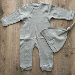 ORGANIC COTTON BABY ONESIE GRAY RIBBED WITH HAT